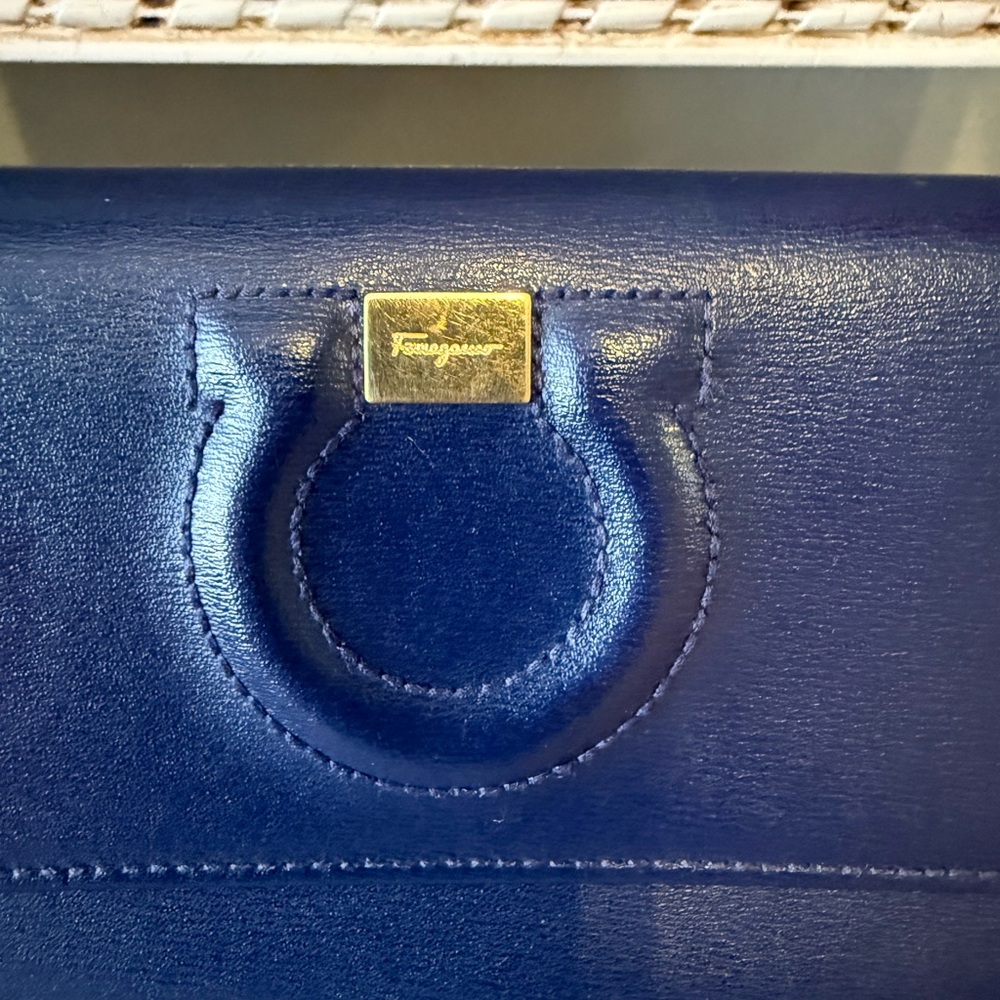 Salvatore Ferragamo Gancini Leather long wallet - Picture 4 of 9